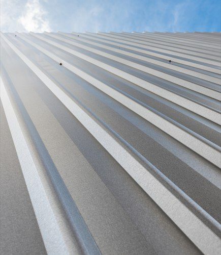 Couverture en bac acier nervuré vue en contre-plongée
