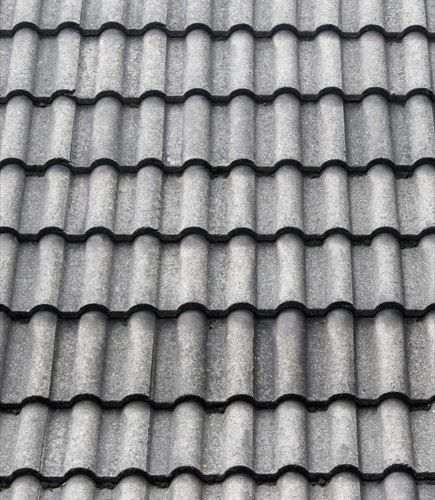 Couverture en tuiles de béton grises